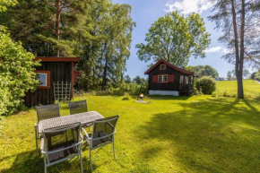 Koselig hytte på eget tun med varmtvanns utedusj